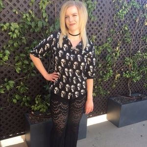 NWOT Black & White 3D Skull Button Up Top